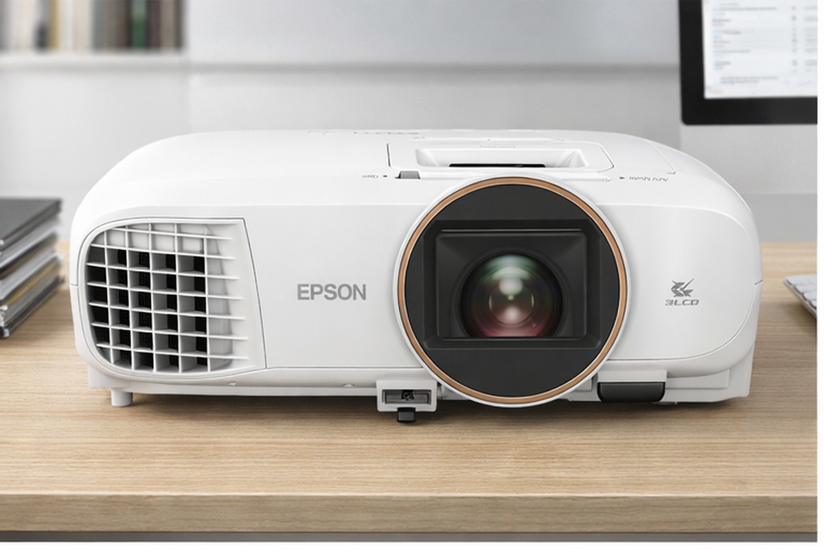 ��������  Epson EH-TW5825