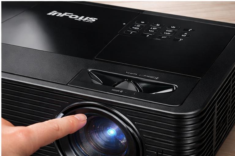 ��������  Infocus IN138HD