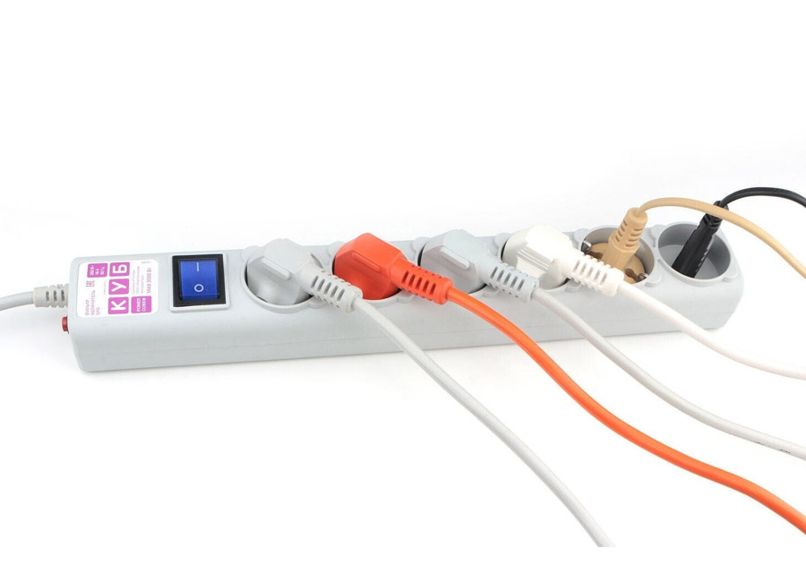 ������� ������  Power Cube 3 �, 6 ������� (5 � ����������� + 1 ��� ����������), 10�, 2.2���, 3x0.75. �����, SPG(5+1)-B-10