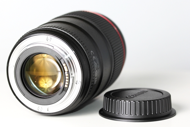  Canon EF 35mm f/1.4L II USM