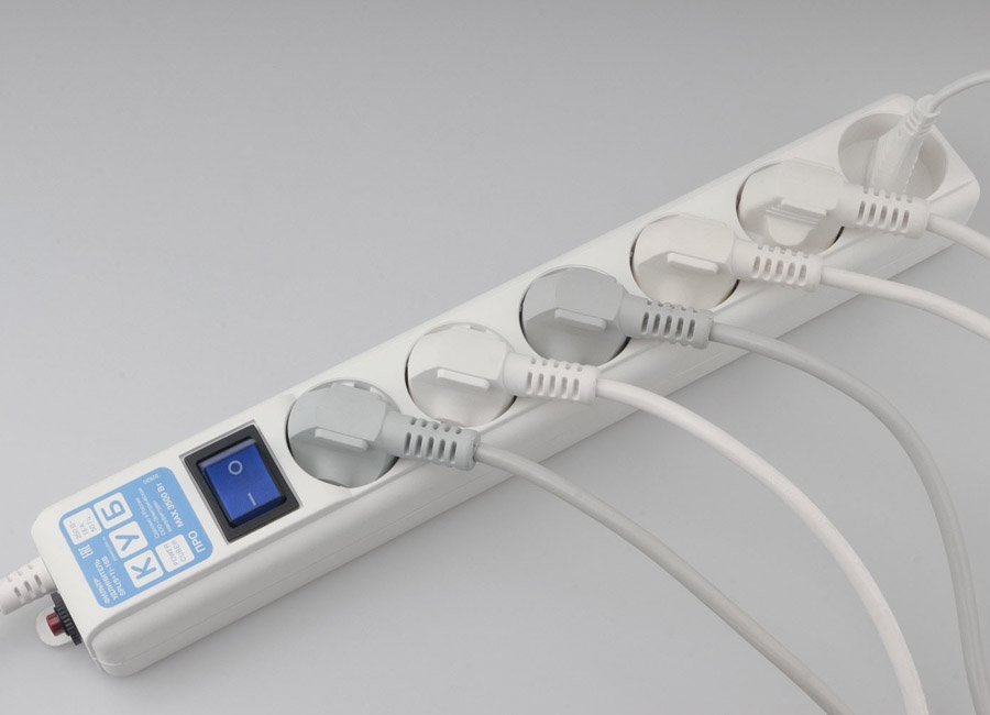 ������� ������  Power Cube PC PRO, 3 �, 6 ������� (5 � ����������� + 1 ��� ����������), LC-, 16�, 3.5���, 3x1.0, �����, SPL(5+1)-16B-P-3M