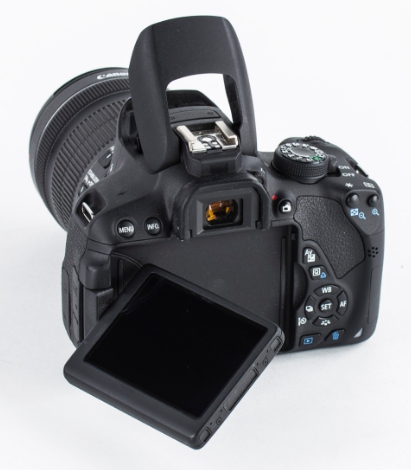   Canon EOS 700D Kit 18-135 IS STM